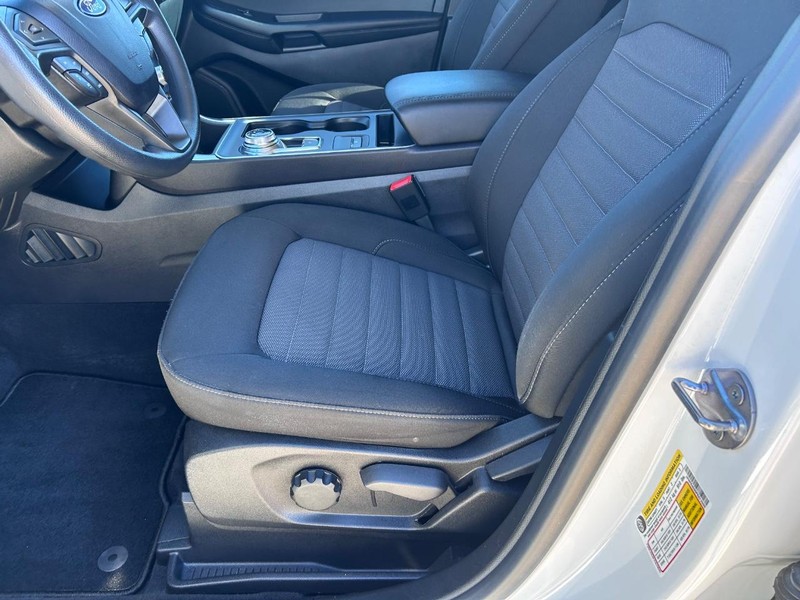 Ford Edge Vehicle Full-screen Gallery Image 18