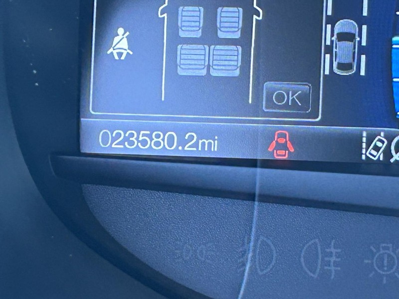 Ford Edge Vehicle Full-screen Gallery Image 19