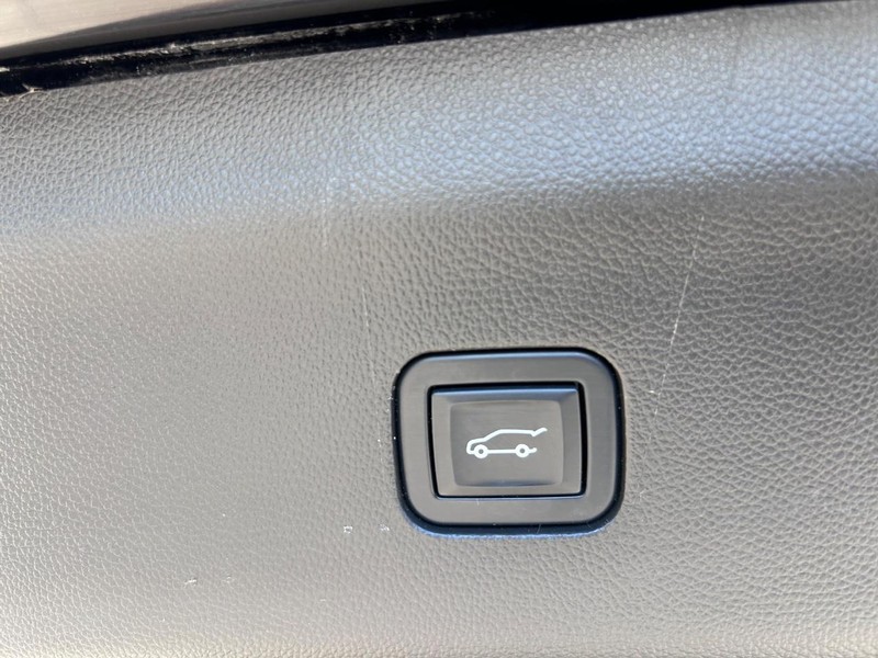 Buick Enclave Vehicle Full-screen Gallery Image 05