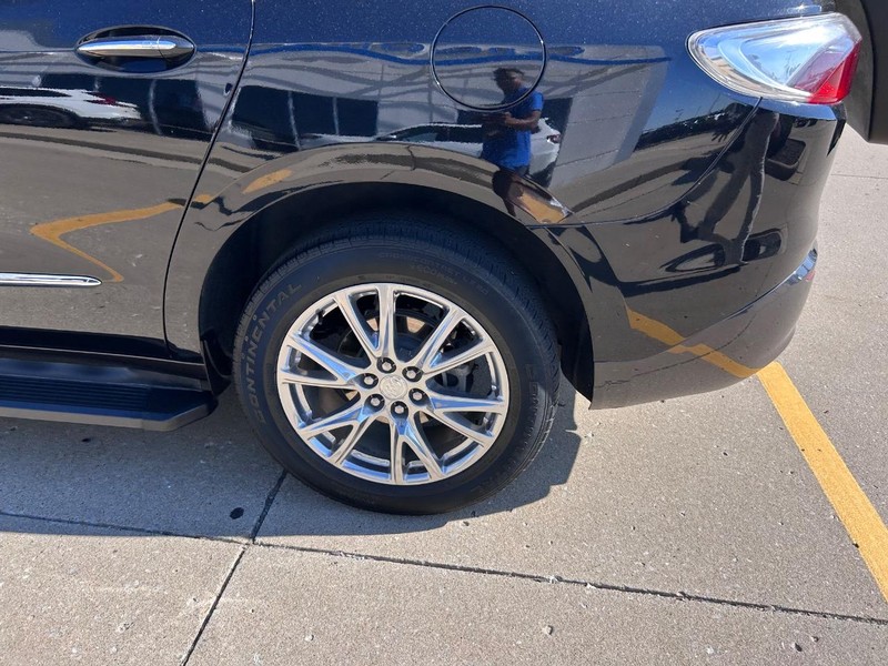 Buick Enclave Vehicle Full-screen Gallery Image 06