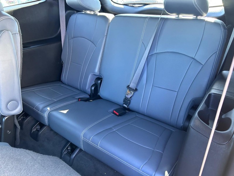 Buick Enclave Vehicle Full-screen Gallery Image 10