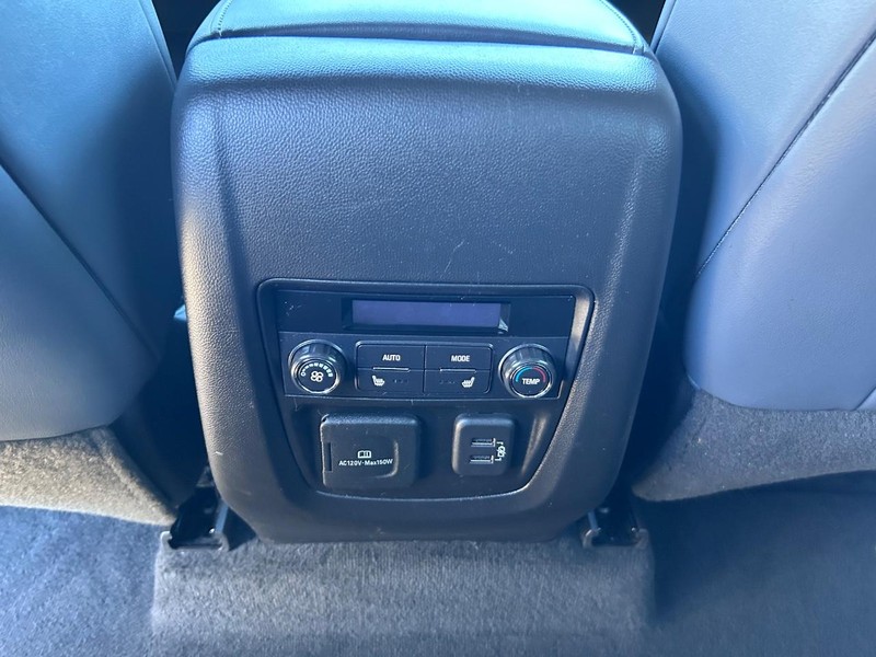 Buick Enclave Vehicle Full-screen Gallery Image 12