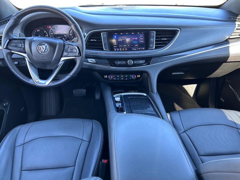 Buick Enclave Vehicle Full-screen Gallery Image 13