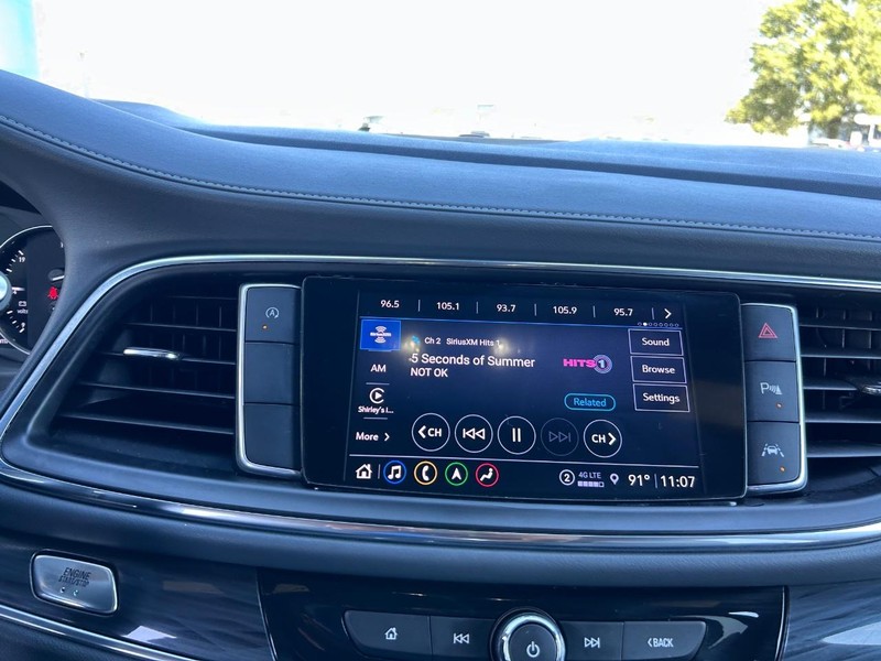 Buick Enclave Vehicle Full-screen Gallery Image 17