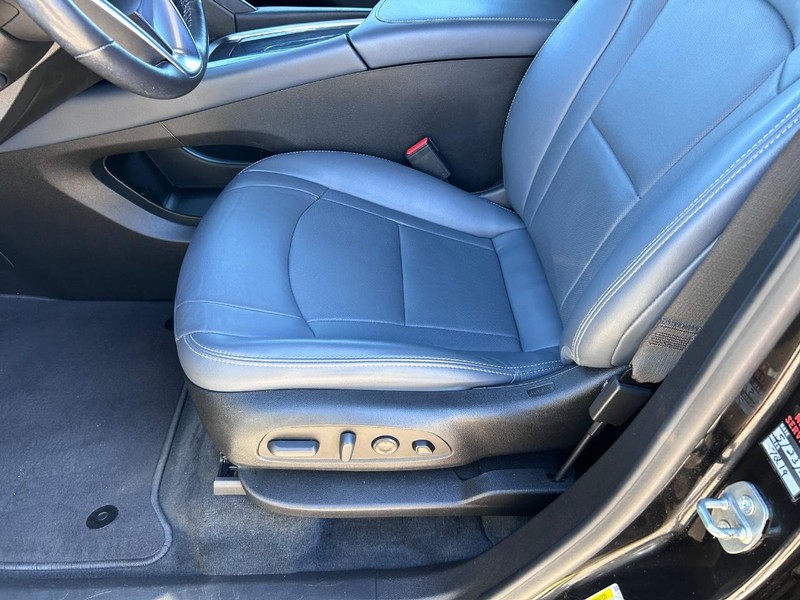 Buick Enclave Vehicle Full-screen Gallery Image 22