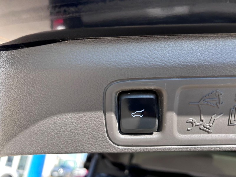 Ford Expedition Max Vehicle Full-screen Gallery Image 05