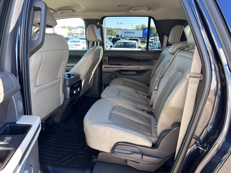 Ford Expedition Max Vehicle Full-screen Gallery Image 10