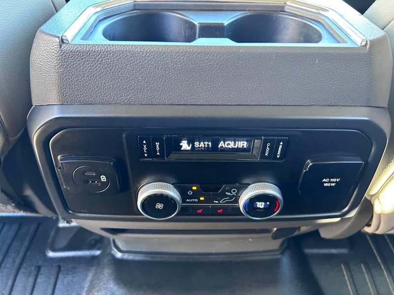 Ford Expedition Max Vehicle Full-screen Gallery Image 11