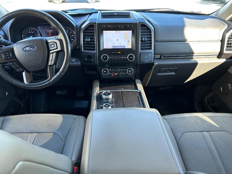 Ford Expedition Max Vehicle Full-screen Gallery Image 12