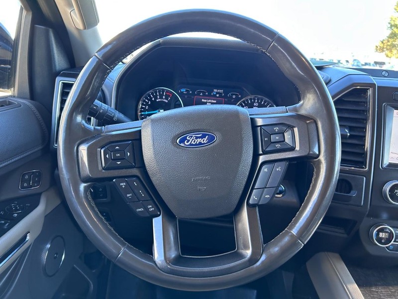 Ford Expedition Max Vehicle Full-screen Gallery Image 13