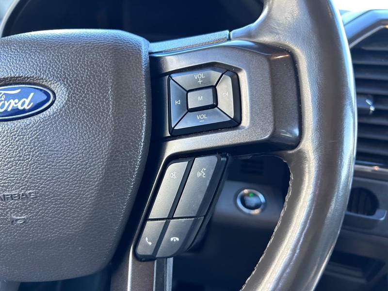 Ford Expedition Max Vehicle Full-screen Gallery Image 15