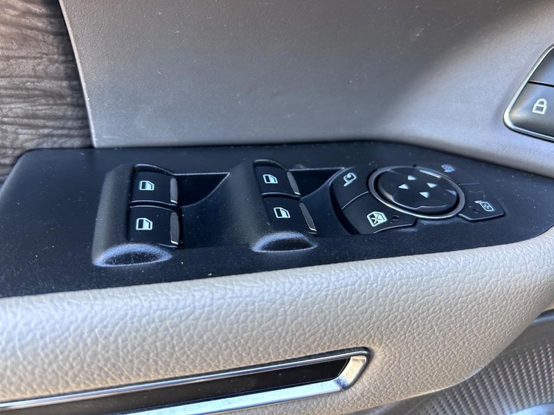 Ford Expedition Max Vehicle Full-screen Gallery Image 20