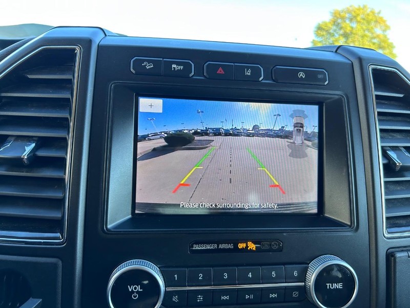 Ford Expedition Max Vehicle Full-screen Gallery Image 24