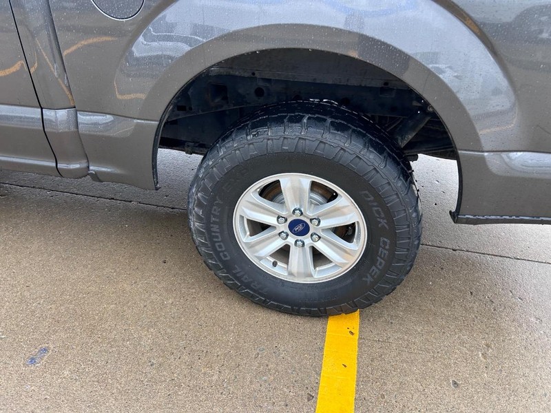 Ford F-150 Vehicle Full-screen Gallery Image 05