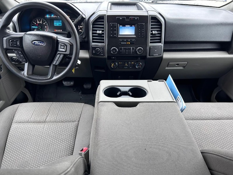 Ford F-150 Vehicle Full-screen Gallery Image 09