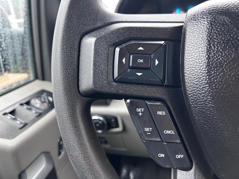 Ford F-150 Vehicle Full-screen Gallery Image 11