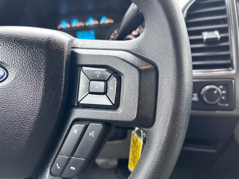 Ford F-150 Vehicle Full-screen Gallery Image 12