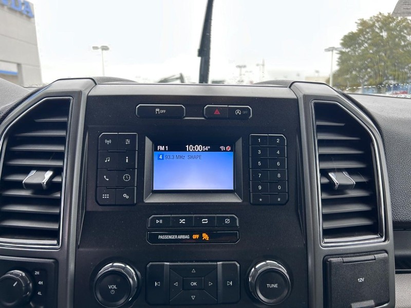 Ford F-150 Vehicle Full-screen Gallery Image 13