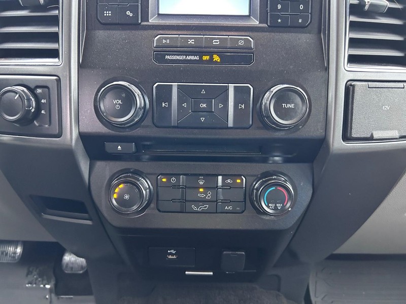 Ford F-150 Vehicle Full-screen Gallery Image 14