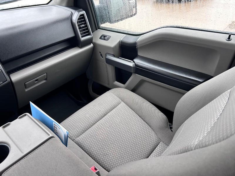 Ford F-150 Vehicle Full-screen Gallery Image 15