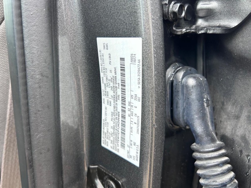 Ford F-150 Vehicle Full-screen Gallery Image 20