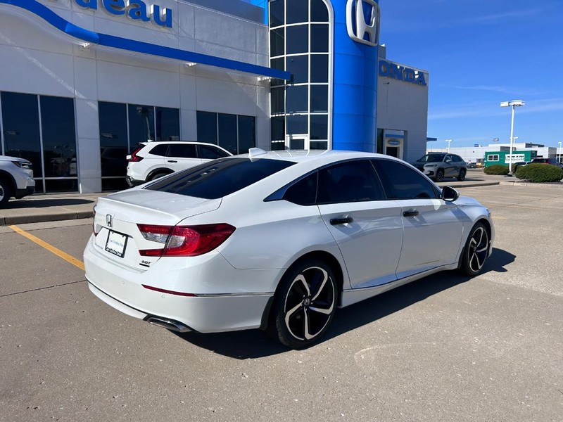 Honda Accord Sedan Vehicle Full-screen Gallery Image 02