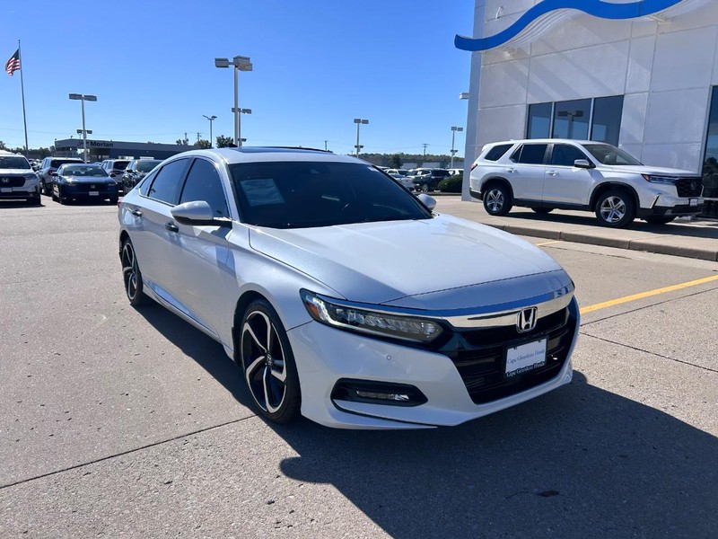 Honda Accord Sedan Vehicle Full-screen Gallery Image 08