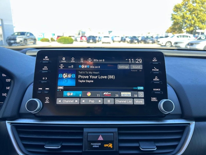 Honda Accord Sedan Vehicle Full-screen Gallery Image 15