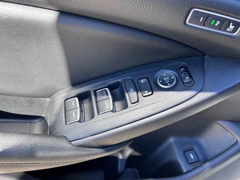 Honda Accord Sedan Vehicle Full-screen Gallery Image 19