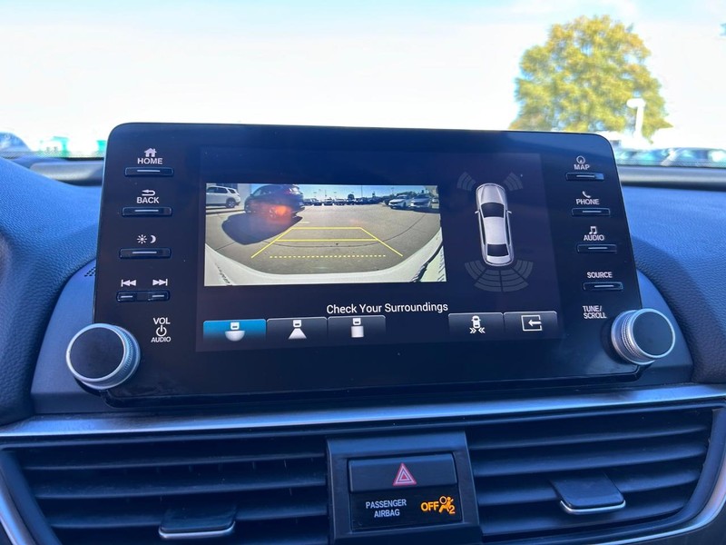 Honda Accord Sedan Vehicle Full-screen Gallery Image 23