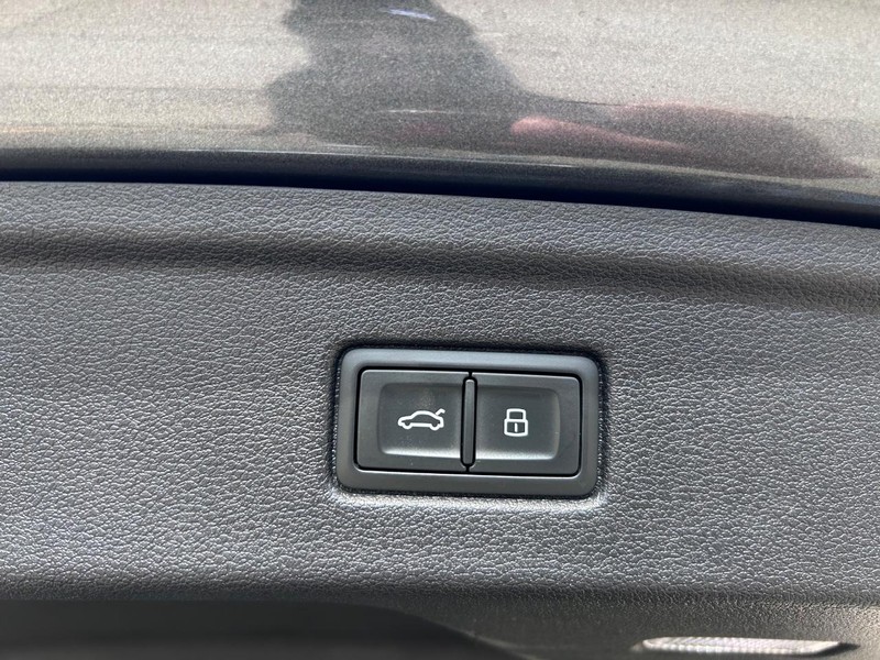 Audi RS 5 Sportback Vehicle Full-screen Gallery Image 05