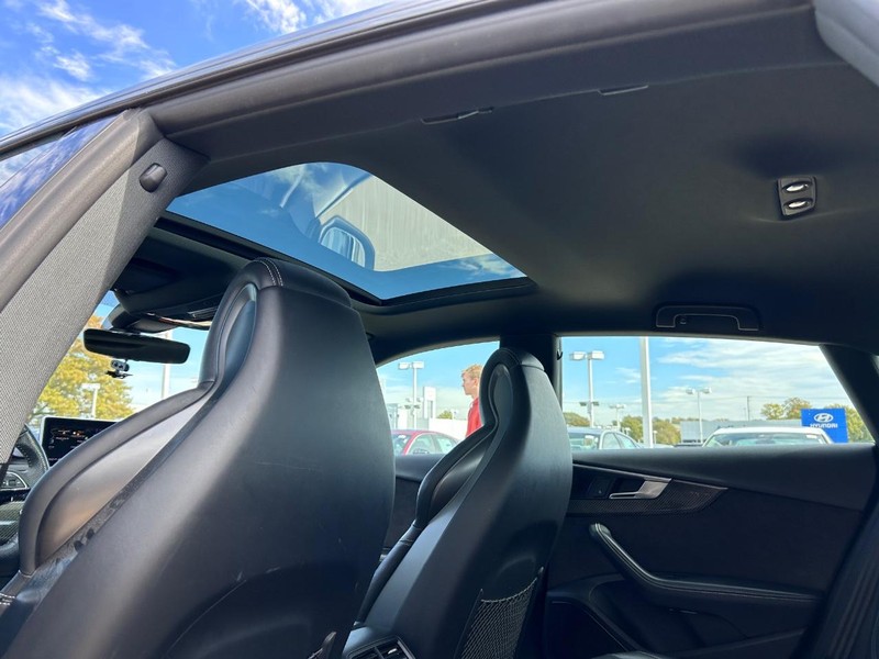 Audi RS 5 Sportback Vehicle Full-screen Gallery Image 10