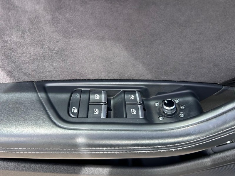 Audi RS 5 Sportback Vehicle Full-screen Gallery Image 20