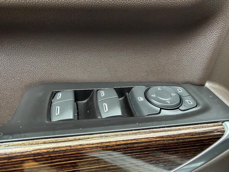 GMC Sierra 1500 Vehicle Full-screen Gallery Image 16