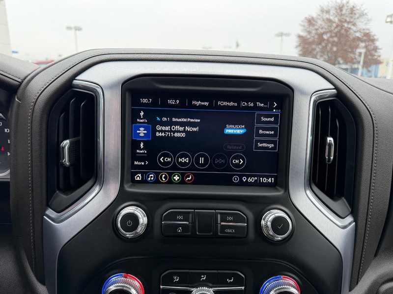 GMC Sierra 1500 Vehicle Full-screen Gallery Image 12