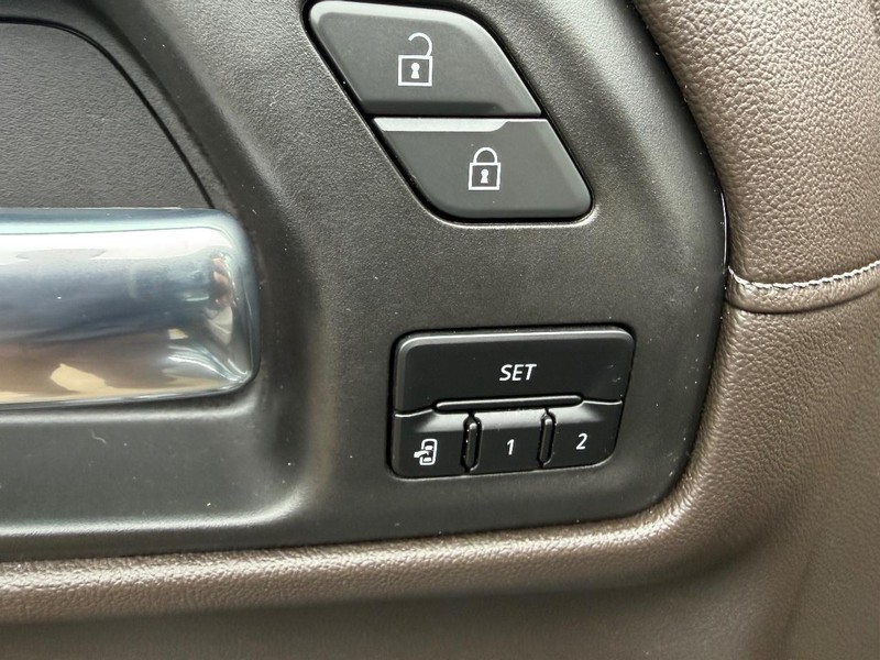 GMC Sierra 1500 Vehicle Full-screen Gallery Image 16