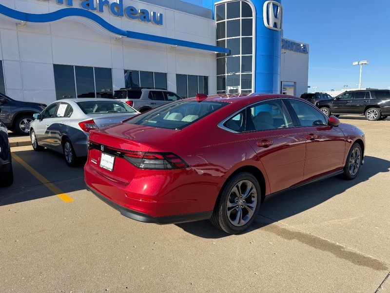 Honda Accord Sedan Vehicle Full-screen Gallery Image 02