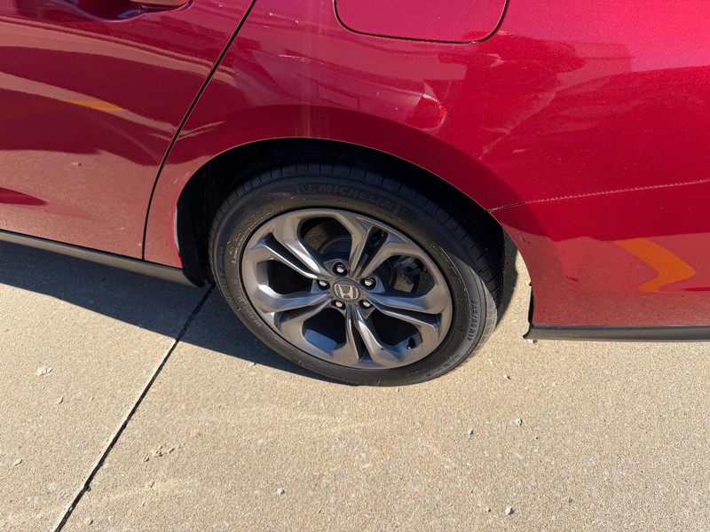 Honda Accord Sedan Vehicle Full-screen Gallery Image 05