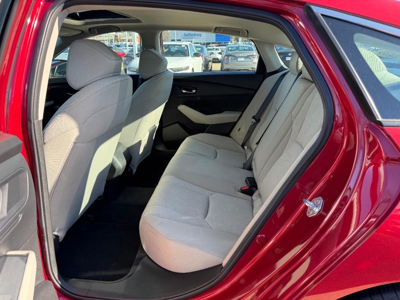 Honda Accord Sedan Vehicle Full-screen Gallery Image 08