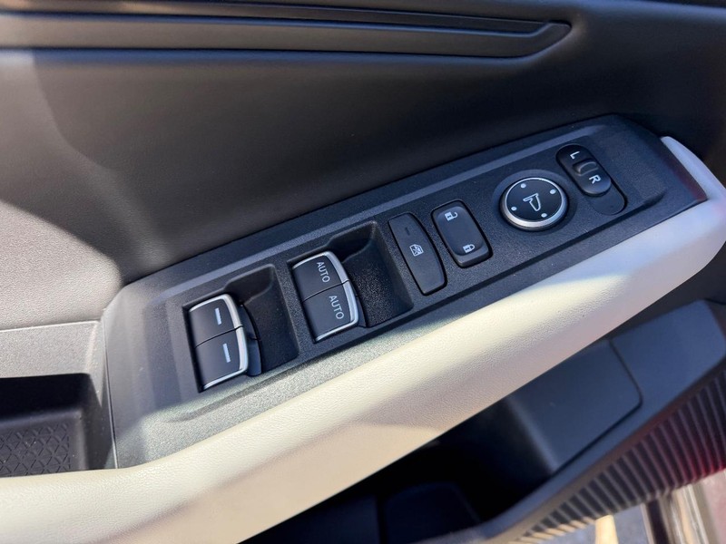 Honda Accord Sedan Vehicle Full-screen Gallery Image 18