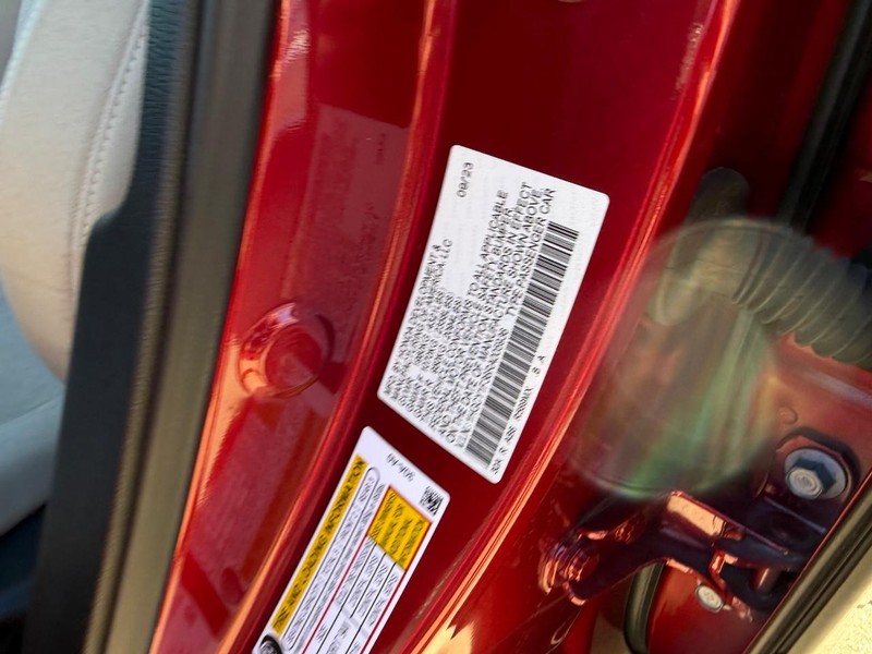 Honda Accord Sedan Vehicle Full-screen Gallery Image 22