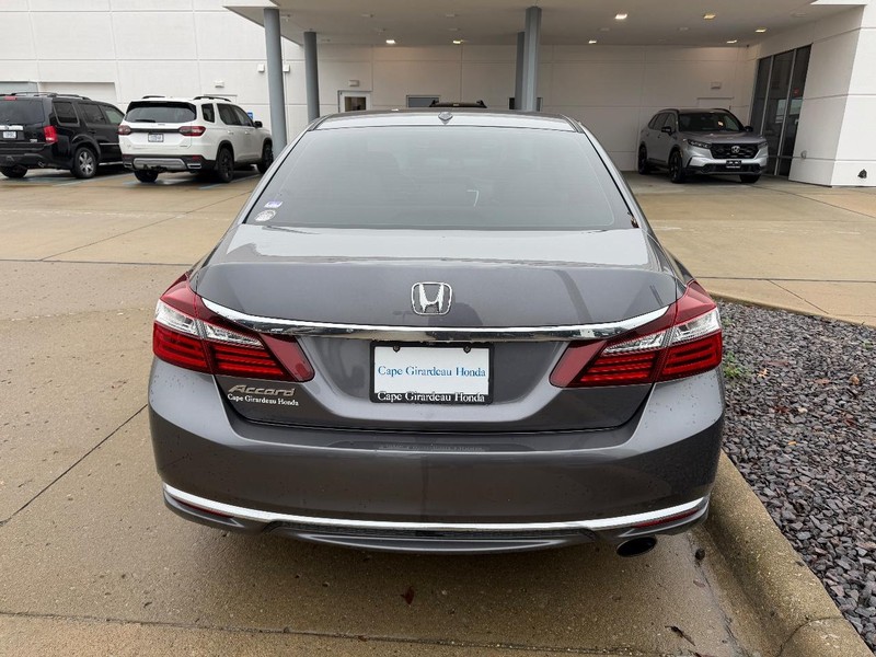 Honda Accord Sedan Vehicle Full-screen Gallery Image 03