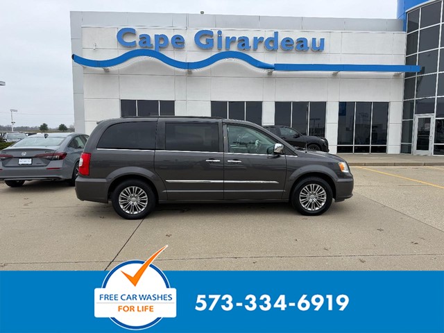 Cape Girardeau MO 2016 Chrysler Town & Country more details - chrysler town & country