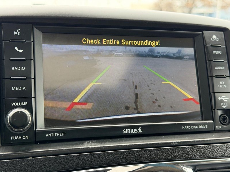 Chrysler Town & Country Vehicle Full-screen Gallery Image 24