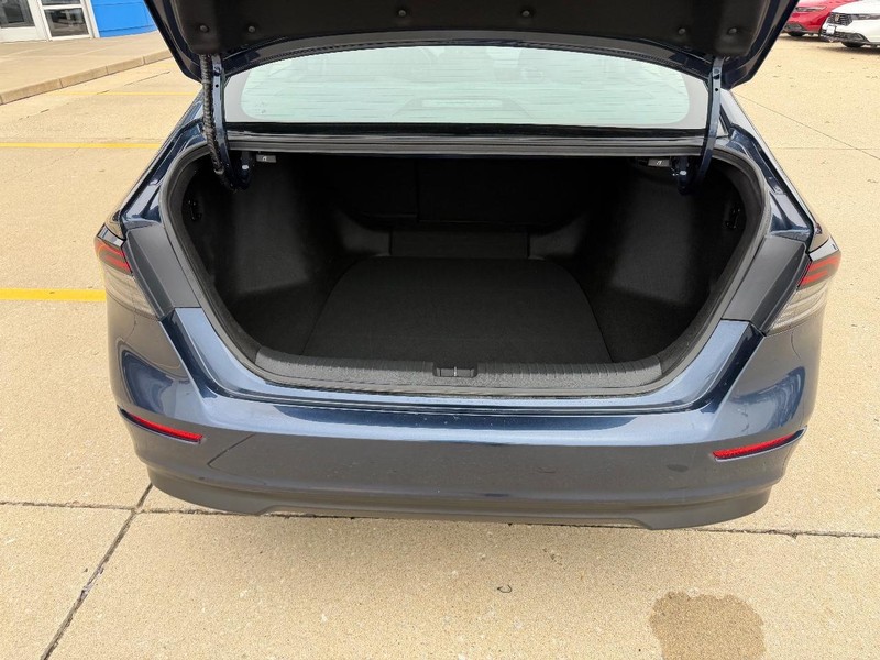 Honda Accord Sedan Vehicle Full-screen Gallery Image 04