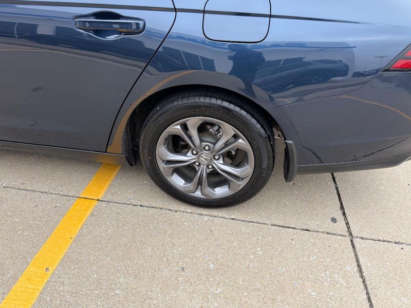 Honda Accord Sedan Vehicle Full-screen Gallery Image 05