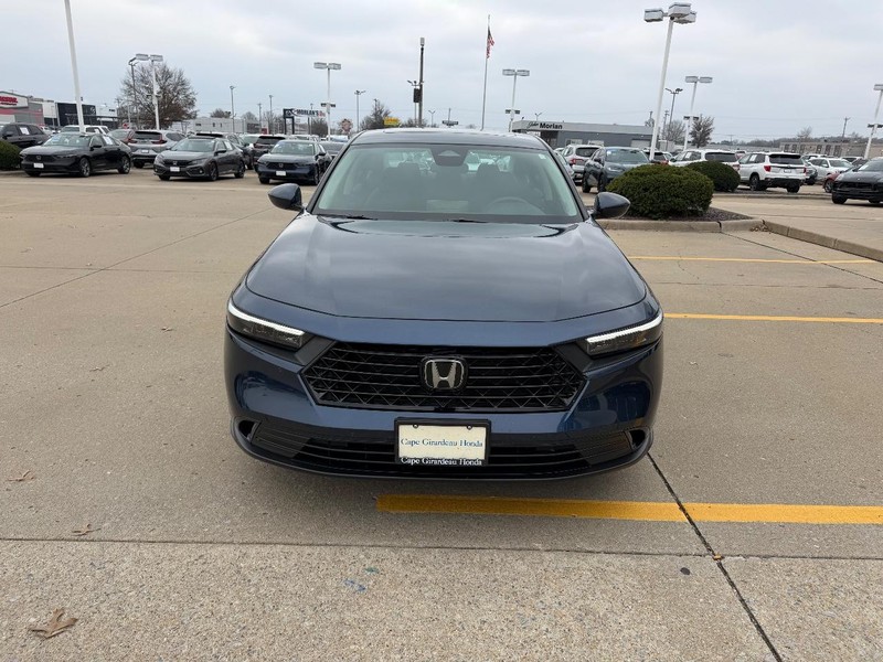 Honda Accord Sedan Vehicle Full-screen Gallery Image 07