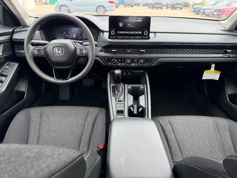 Honda Accord Sedan Vehicle Full-screen Gallery Image 10