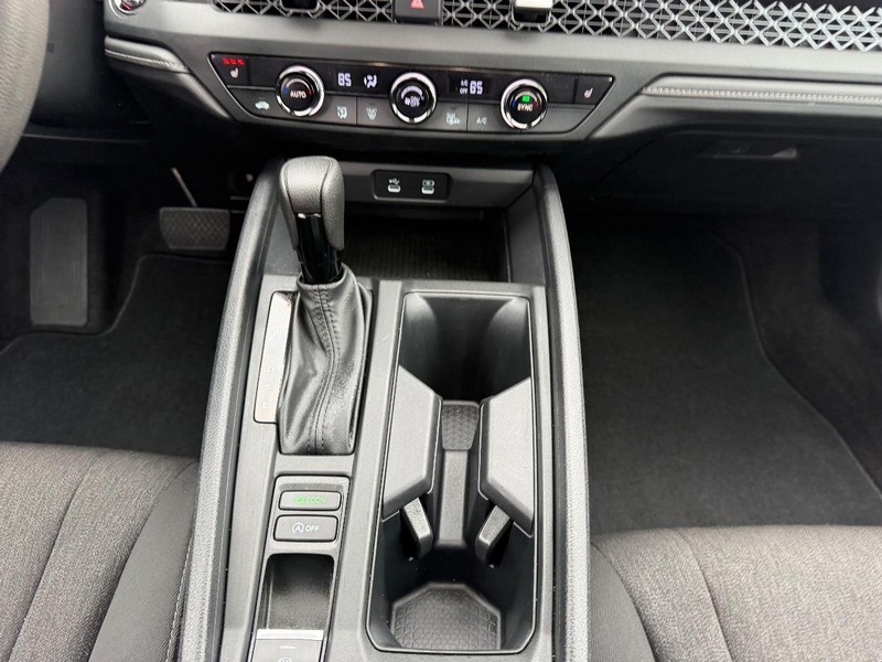 Honda Accord Sedan Vehicle Full-screen Gallery Image 16