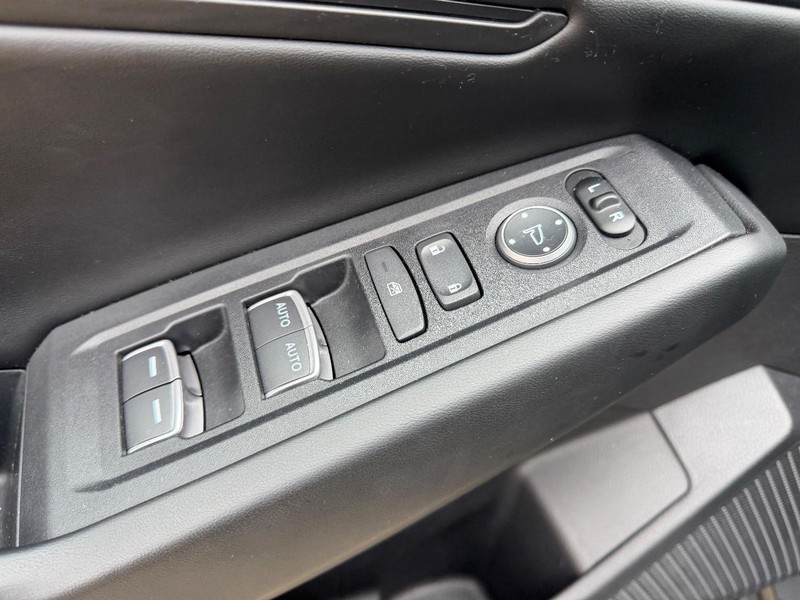 Honda Accord Sedan Vehicle Full-screen Gallery Image 18